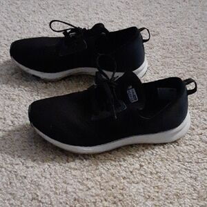 New Balance Black Sneakers